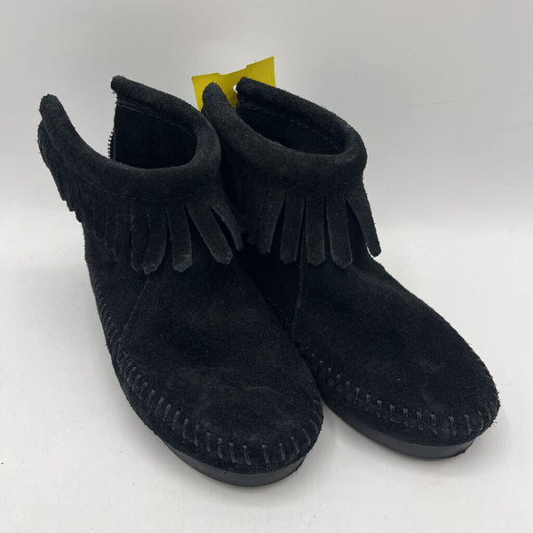 Size 7: Minnetonka Black Suede Fringe Boots