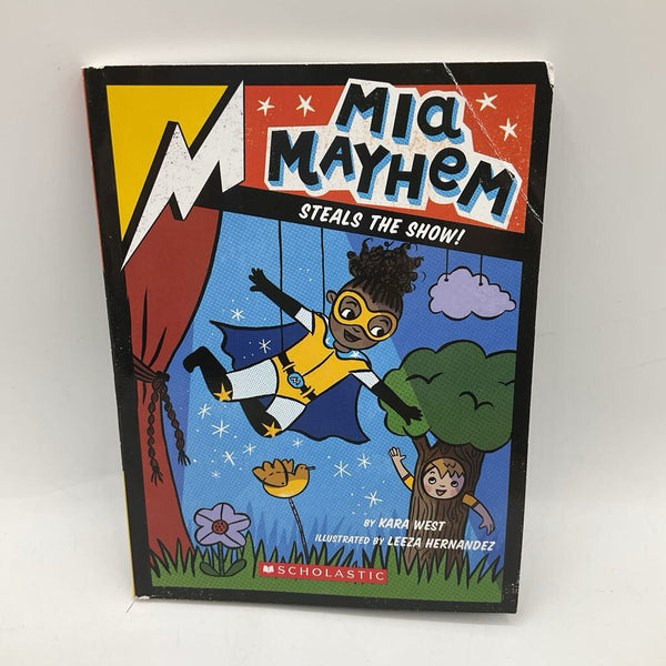 Mia Mayhem Steals The Show! (Paperback)