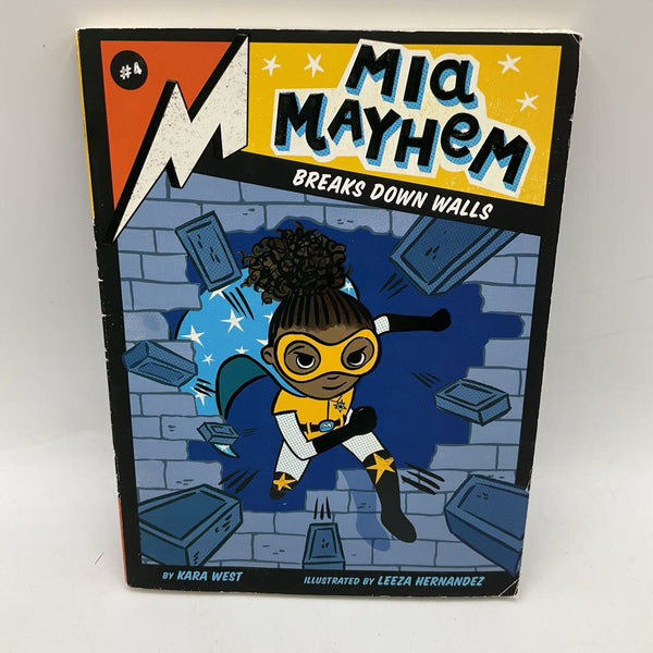 Mia Mayhem Breaks Down Walls (Paperback)