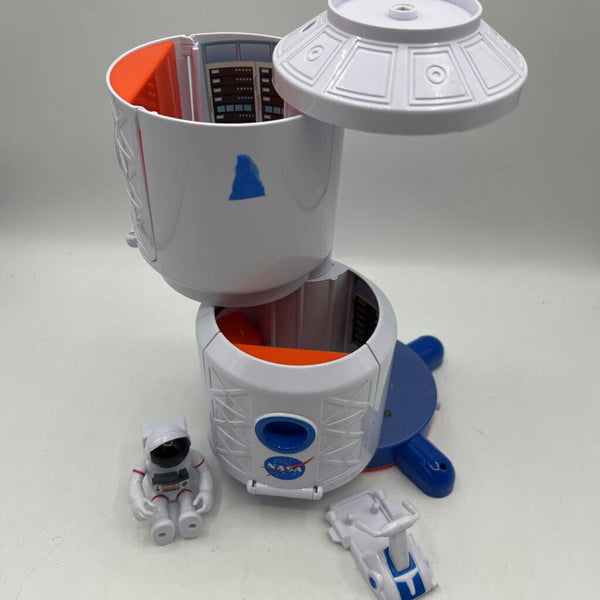 Astro Venture Space Station