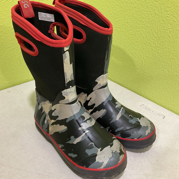 Size 6Y: Bogs Black/Red Camo Insulated Rain Boots