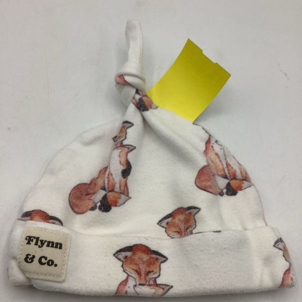 Size 0-3m: Flynn & Co White Fox Print Baby Hat