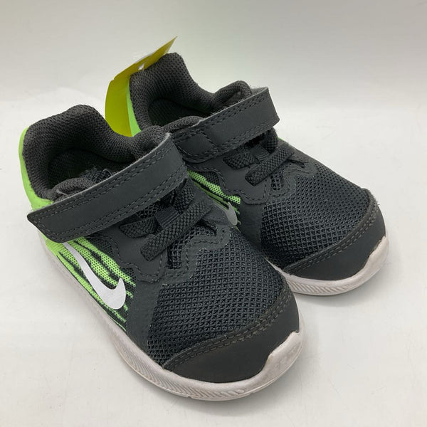 Size 5: Nike Grey/Green Vecro Strap Sneakers