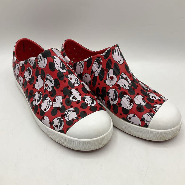 Size 1Y: Native Red Mickey Mouse Print Slip-On Shoes
