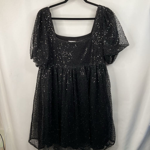 Size L: In Loom Black Sequins T-Shirt