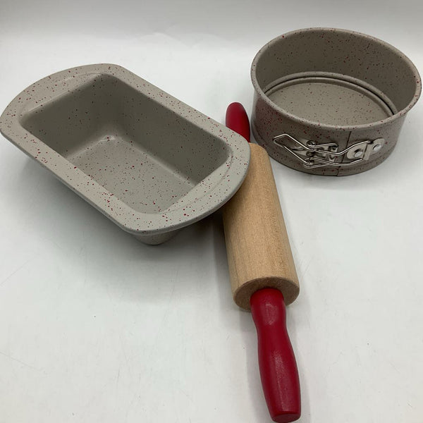 Pretend Play Baking Pans & Rolling Pin