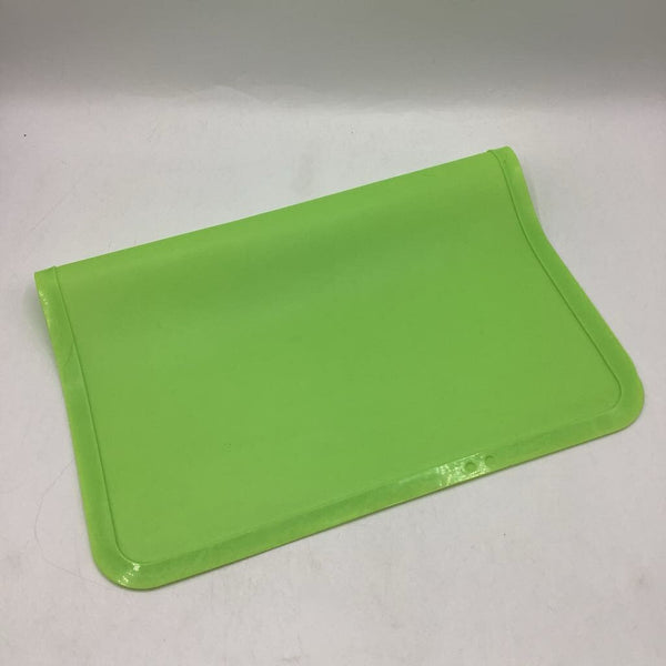 Munchkin Green Silicone Placemat
