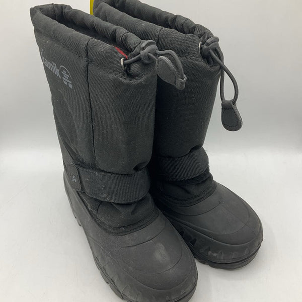 Size 1Y: Kamik Black Toggle Strap Snow Boots