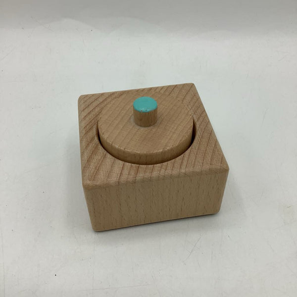 Lovevery Wooden Pincer Puzzle