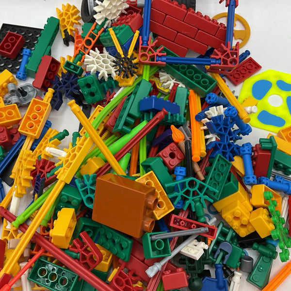 Gallon Bag Of Assorted Plastic Building Pieces