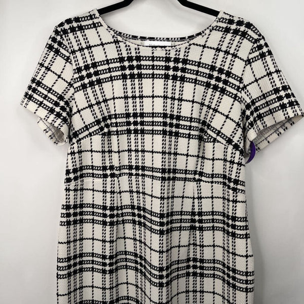Size L: Motherhood Black/White Checkered Short Sleeve Dress