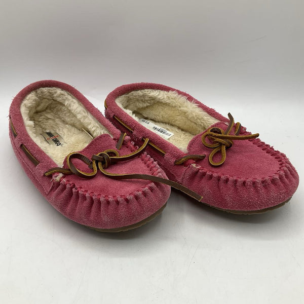 Size 2Y: Minnetonka Pink Slippers