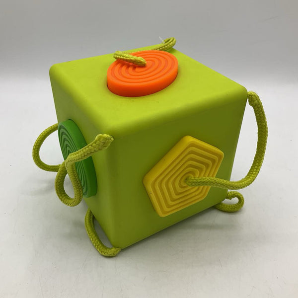 Fat Brain Oombee Cube