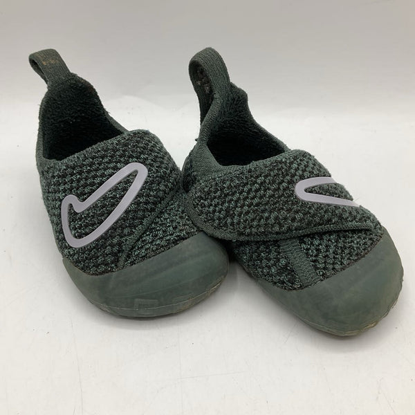 Size 4: Nike Green Baby Velcro Shoes
