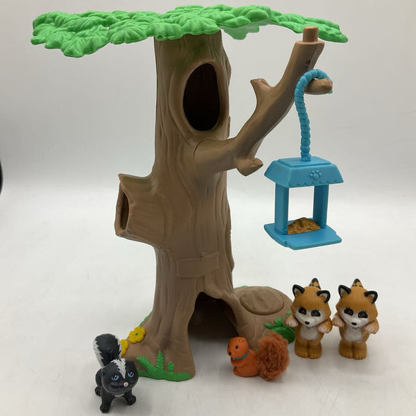 Tree House W/Assorted Critters