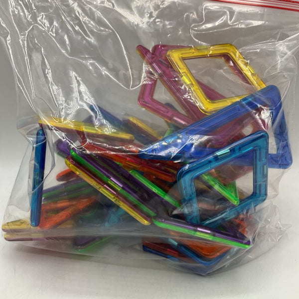 Assorted 42pcMagnetic Building Tiles (Magnatiles, Playmax, Magformers ext...)