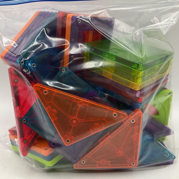 Assorted 50pcMagnetic Building Tiles (Magnatiles, Playmax, Magformers ext...)