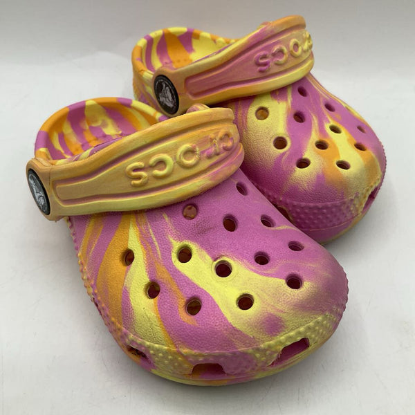 Size 5: Crocs Yellow Tie Dye Lined Adjustable Strap Crocs