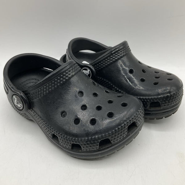 Size 7: Crocs Black Adjustable Strap Shoes