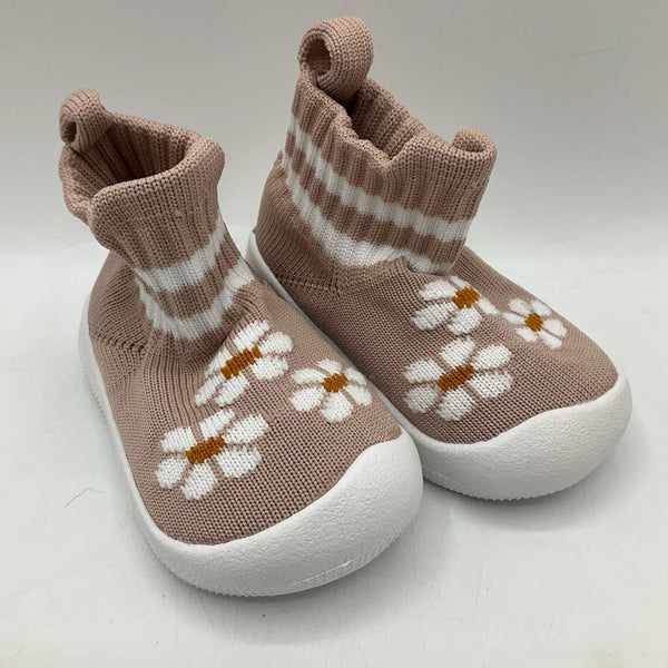 Size 4.5: Engtoy tan Floral Baby Shoes