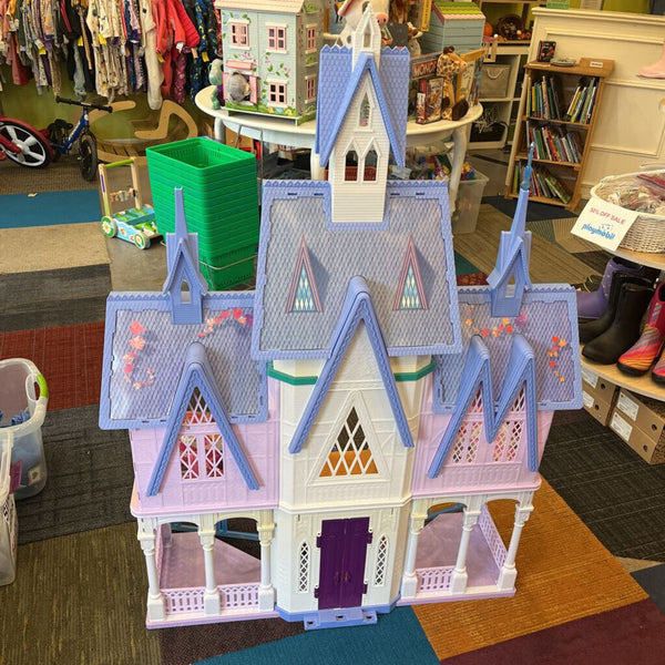 Frozen 2: Ultimate Arendelle Castle Play Set by Hasbro(retails $230)