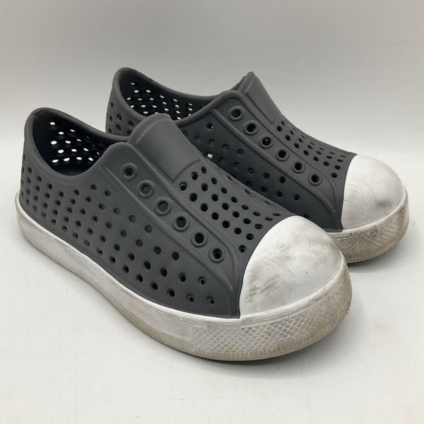 Size 9.5 (26): Grey Slip-On Shoes