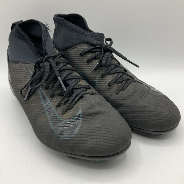 Size 5.5Y: Nike Black Soccer Cleats
