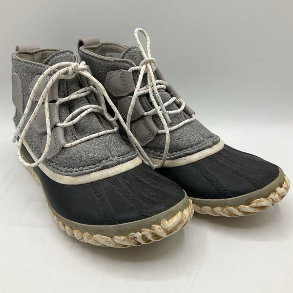 Size 5.5Y: Sorel Grey/Black Lace-Up Water Resistant Boots