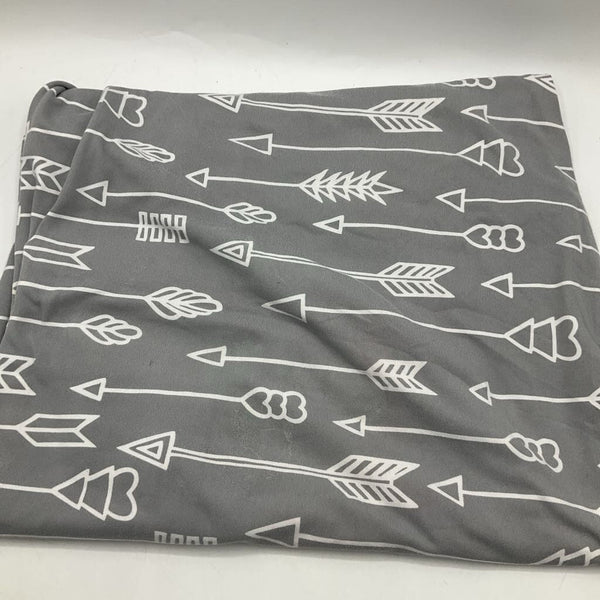 White/Grey Arrows Car seat/Nursing Cover