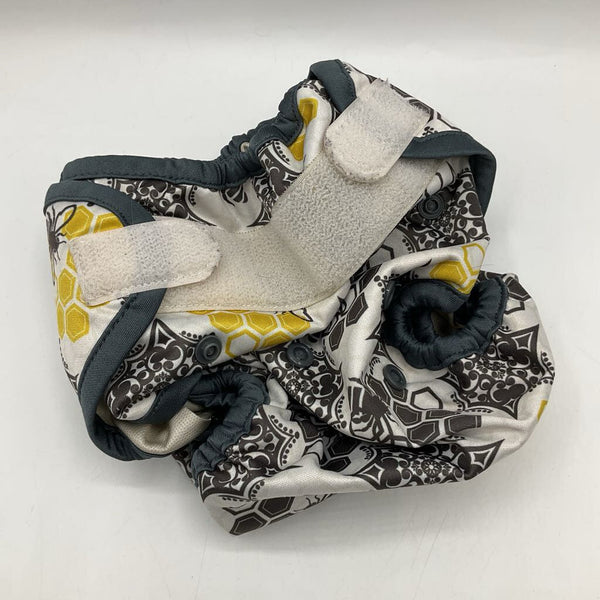 Size OS: Rump-a-rooz Grey & Yellow Bee Hive Snap/Velcro Adjustable Diaper Cover